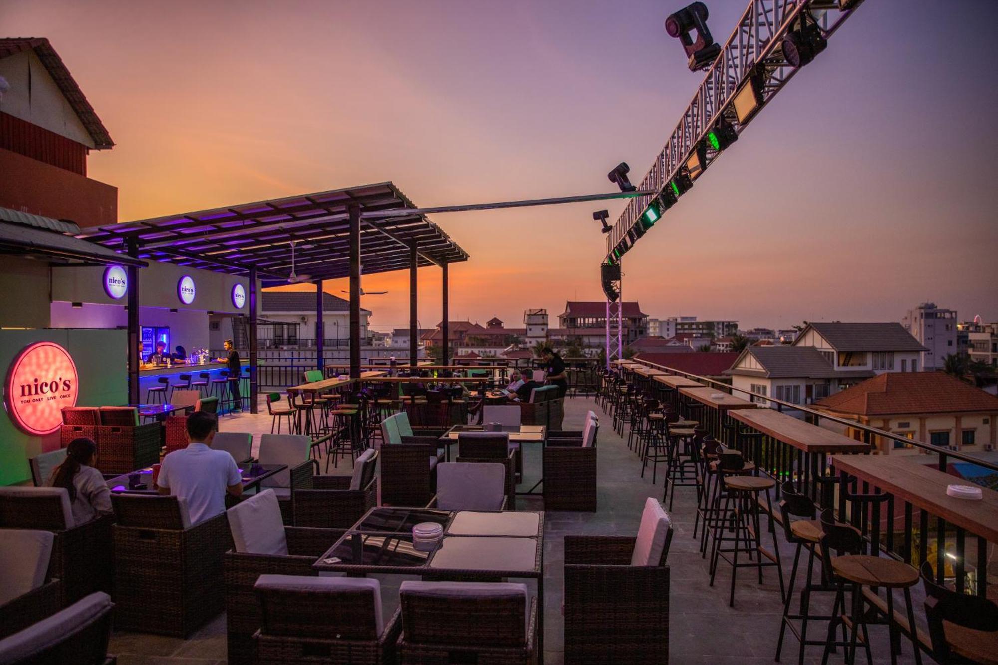 Nico'S Hotel And Skybar Siem Reap Extérieur photo