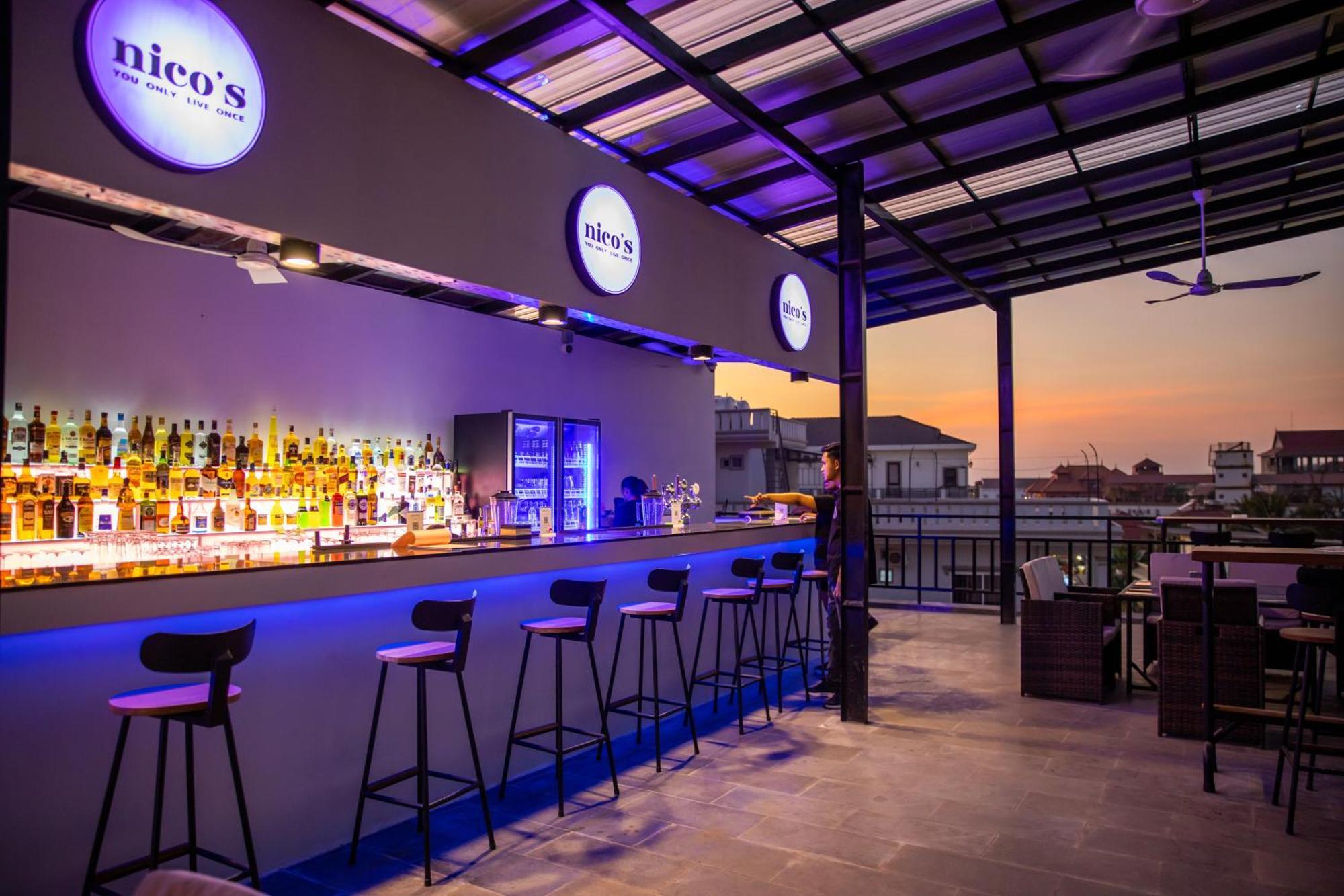 Nico'S Hotel And Skybar Siem Reap Extérieur photo