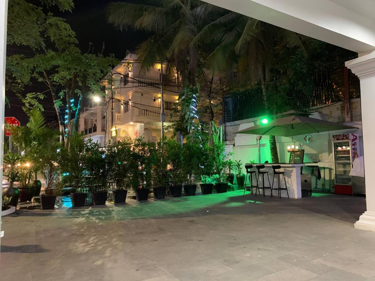 Nico'S Hotel And Skybar Siem Reap Extérieur photo
