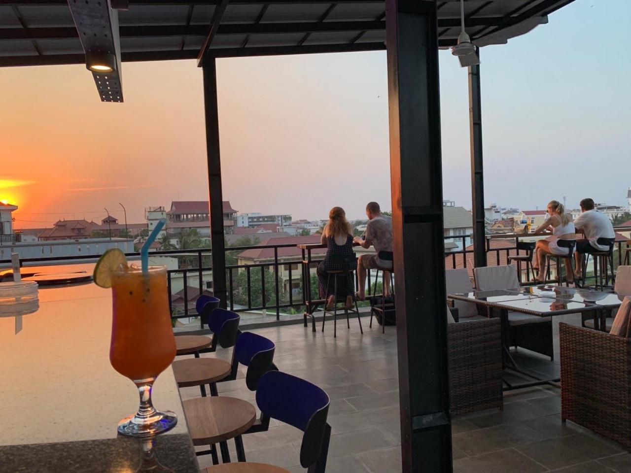 Nico'S Hotel And Skybar Siem Reap Extérieur photo